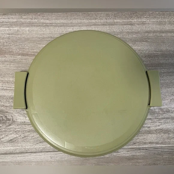 Vintage Cake Carrier with Daisy Design similar to Tupperware MCM - Picture 6 of 8